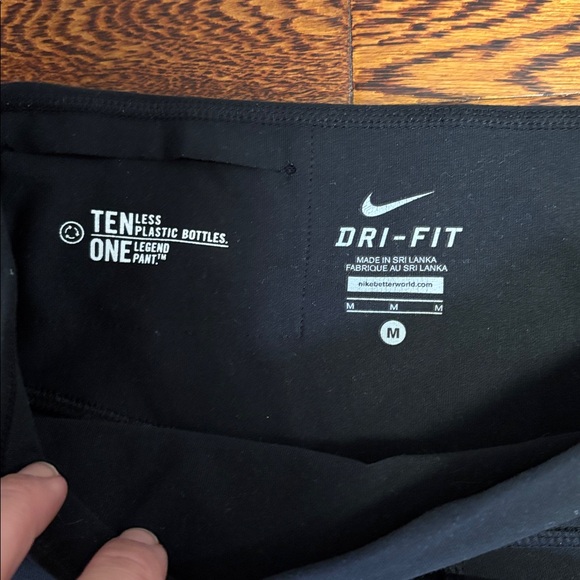 Nike Dri Fit Capri Leggings Women’s Size: Medium - Picture 4 of 4